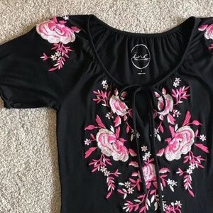 Embroidered top XL
